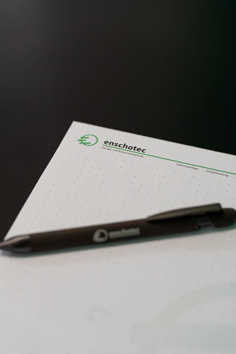 Briefpapier und Kugelschreiber der enschotec GmbH